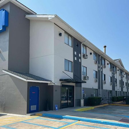 Motel 6 - Newest - Ultra Sparkling Approved - Chiropractor Approved Beds - New Elevator - Robotic Massages - New 2023 Amenities - New Rooms - New Flat Screen Tvs - All American Staff - Walk To Longhorn Steakhouse And Ruby Tuesday - Book Today And Sav Kingsland Extérieur photo