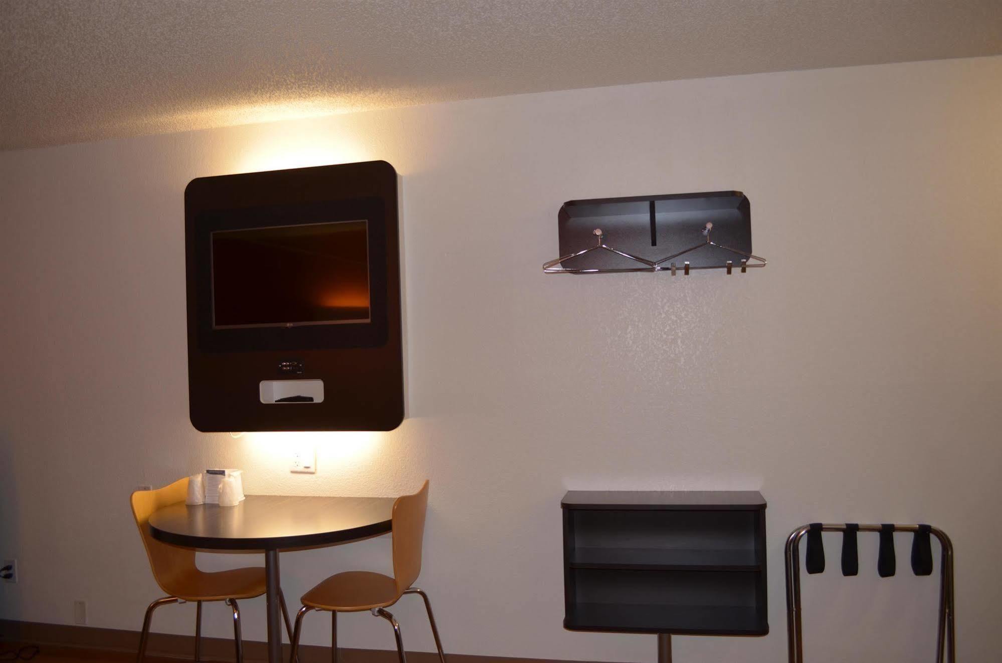 Motel 6 - Newest - Ultra Sparkling Approved - Chiropractor Approved Beds - New Elevator - Robotic Massages - New 2023 Amenities - New Rooms - New Flat Screen Tvs - All American Staff - Walk To Longhorn Steakhouse And Ruby Tuesday - Book Today And Sav Kingsland Extérieur photo